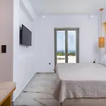 Golden Bay Luxury And Apartahotel Chrisi Akti (Paros)