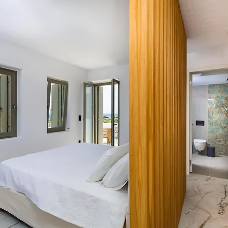 Golden Bay Luxury And Aparthotel Chrisi Akti (Paros)