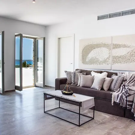 Golden Bay Luxury And Apartahotel *