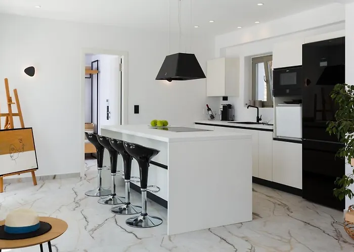 Lägenhetshotell Golden Bay Luxury And 4*