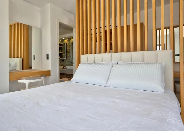 Golden Bay Luxury And Lägenhetshotell