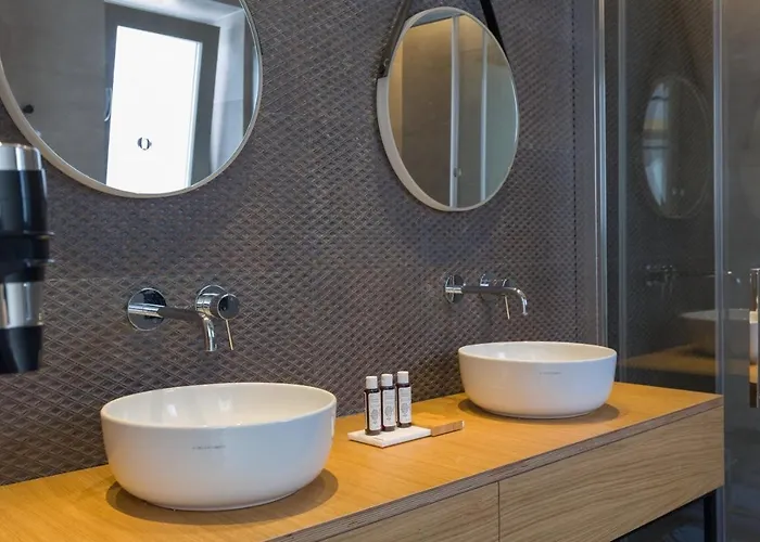 Lägenhetshotell Golden Bay Luxury And 4*