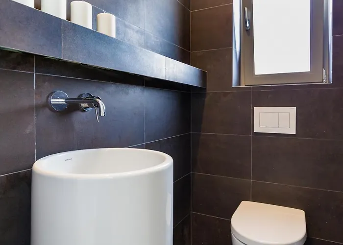 Golden Bay Luxury And Lägenhetshotell 4*