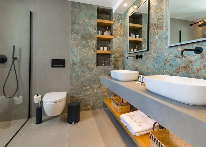 Lägenhetshotell Golden Bay Luxury And 4*