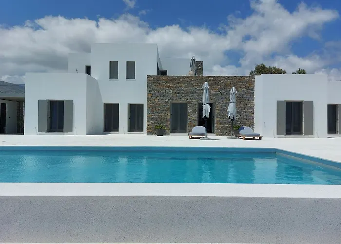 Golden Bay Luxury And Lägenhetshotell 4*